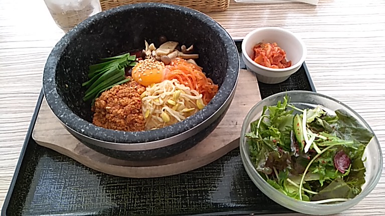 東京純豆腐の石焼きビビンバ