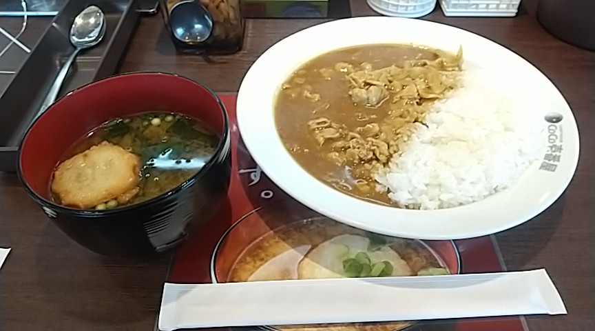 カレーライスにみそ汁