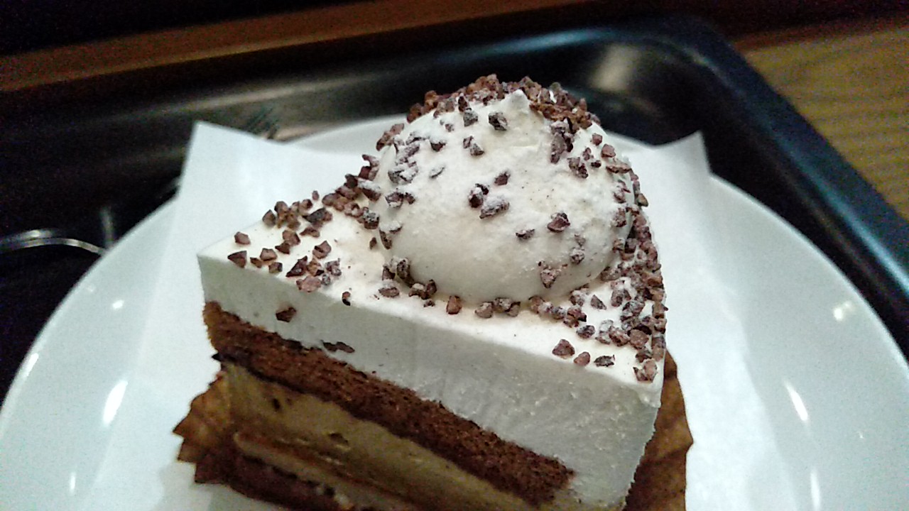 生クリームたっぷりカフェオレケーキ