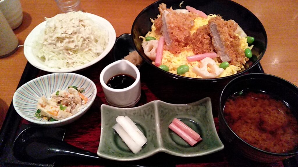 とんかつ新宿さぼてん春彩かつちらし丼