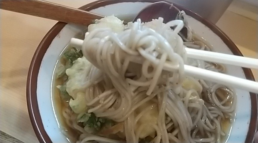 エビかき揚げそばの麺