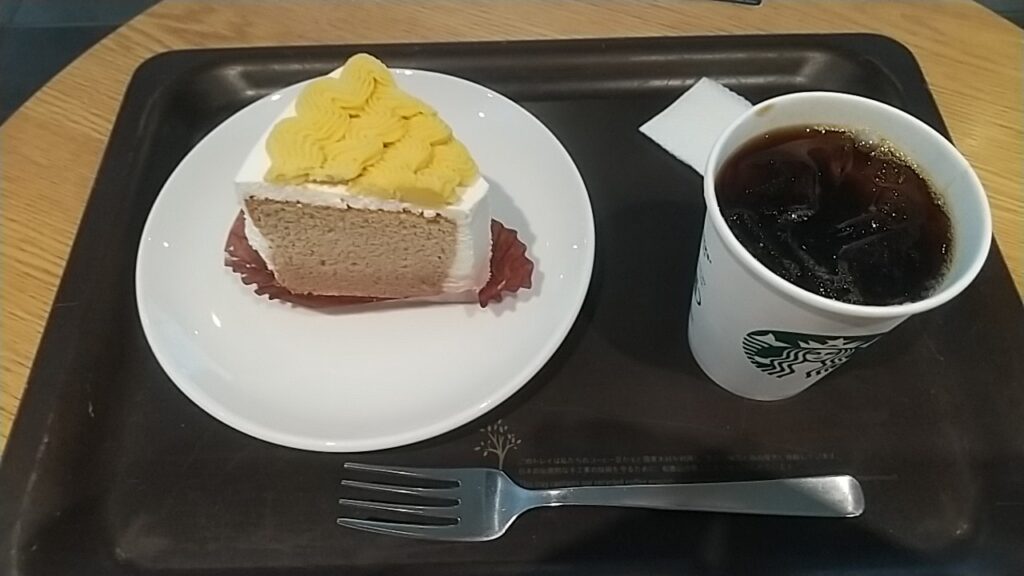 スイートポテトシフォンケーキとアイスコーヒー