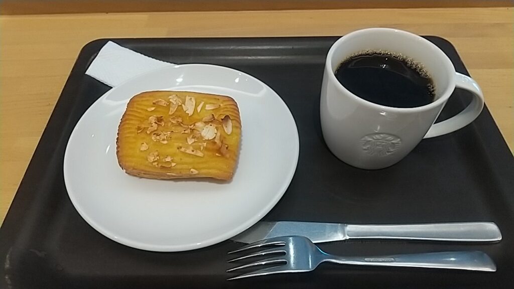 スイートポテトデニッシュとコーヒー